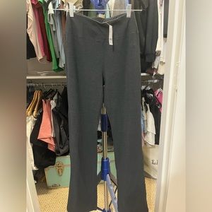 NWT NEW YORK & COMPANY SMALL GRAY BOOTCUT WIDE LEG YOGA PANTS PERFECT CONDITION